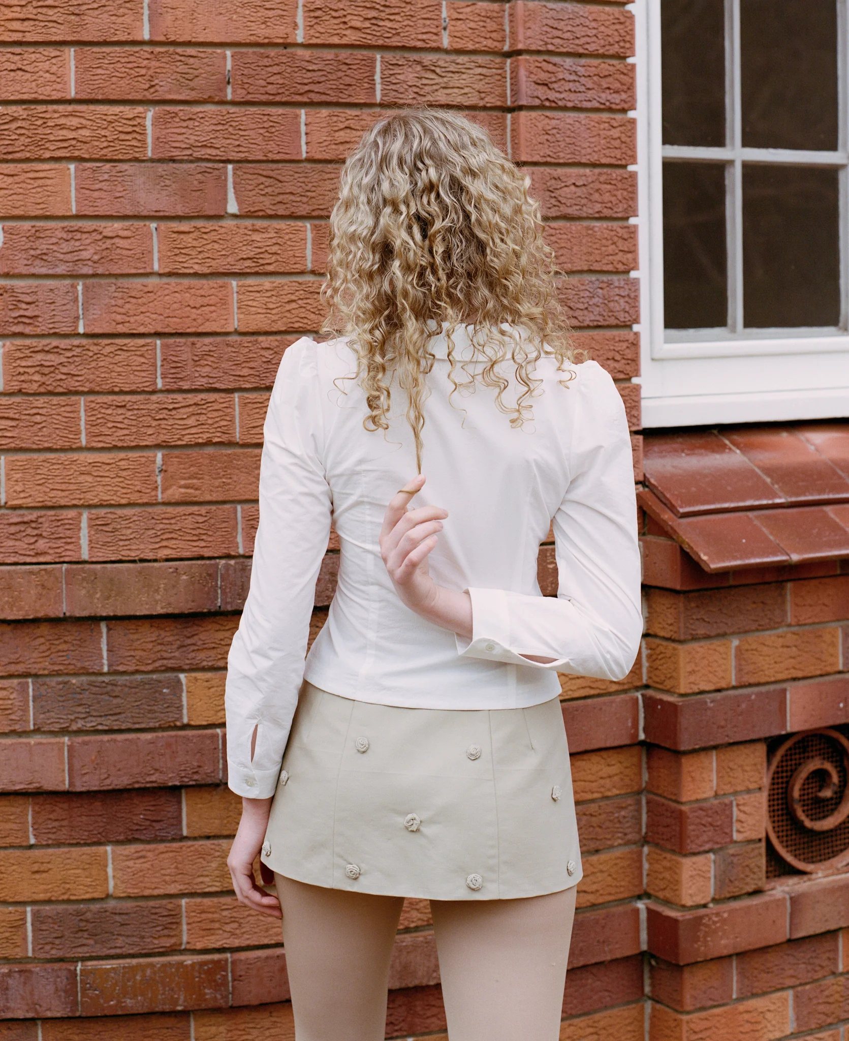 Curved Collar Button Shirt - White - Image 3